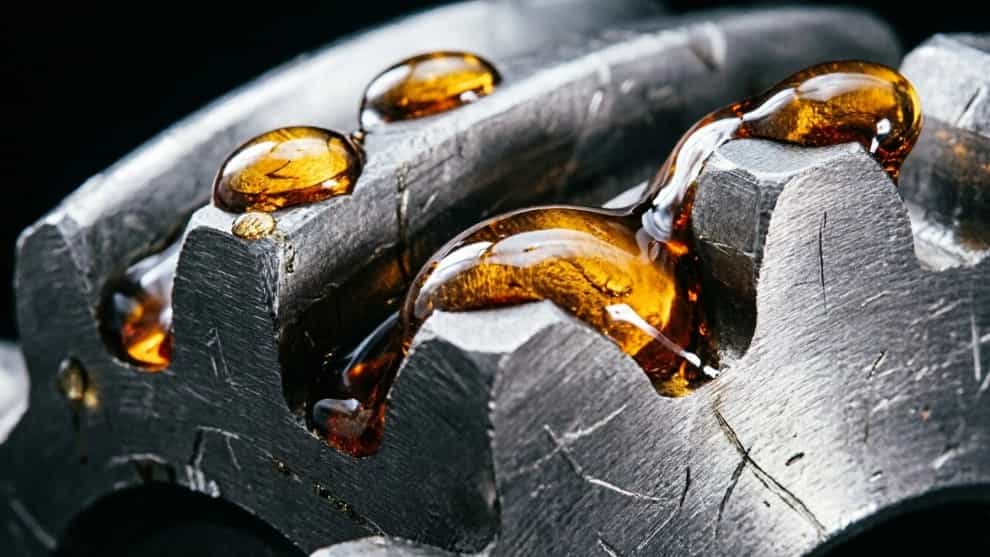 Specialized supplier of lubricants and industrial oil in Tehran